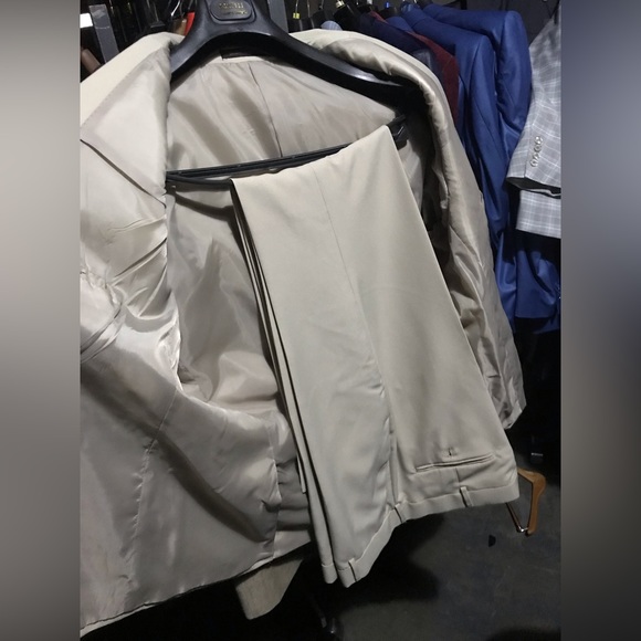 Umberio Bonelli Brand New With Tag 2-Piece Suit - Picture 4 of 11